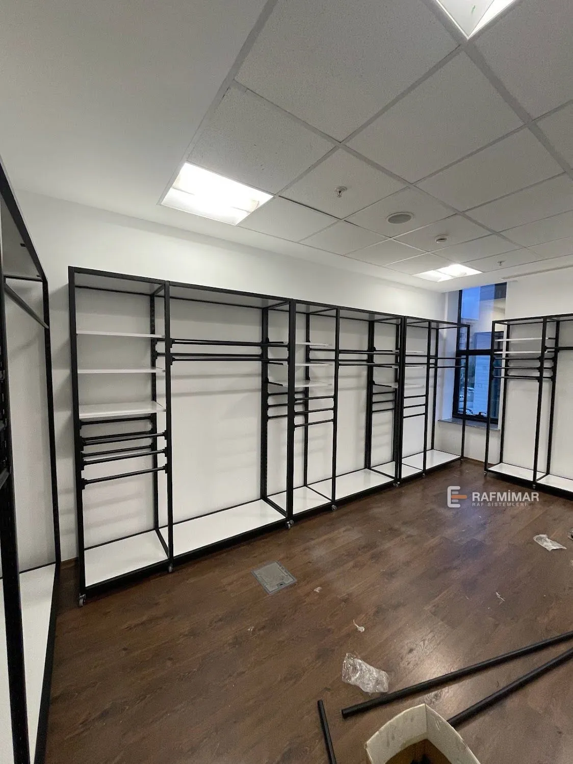 Demonte showroom stantları