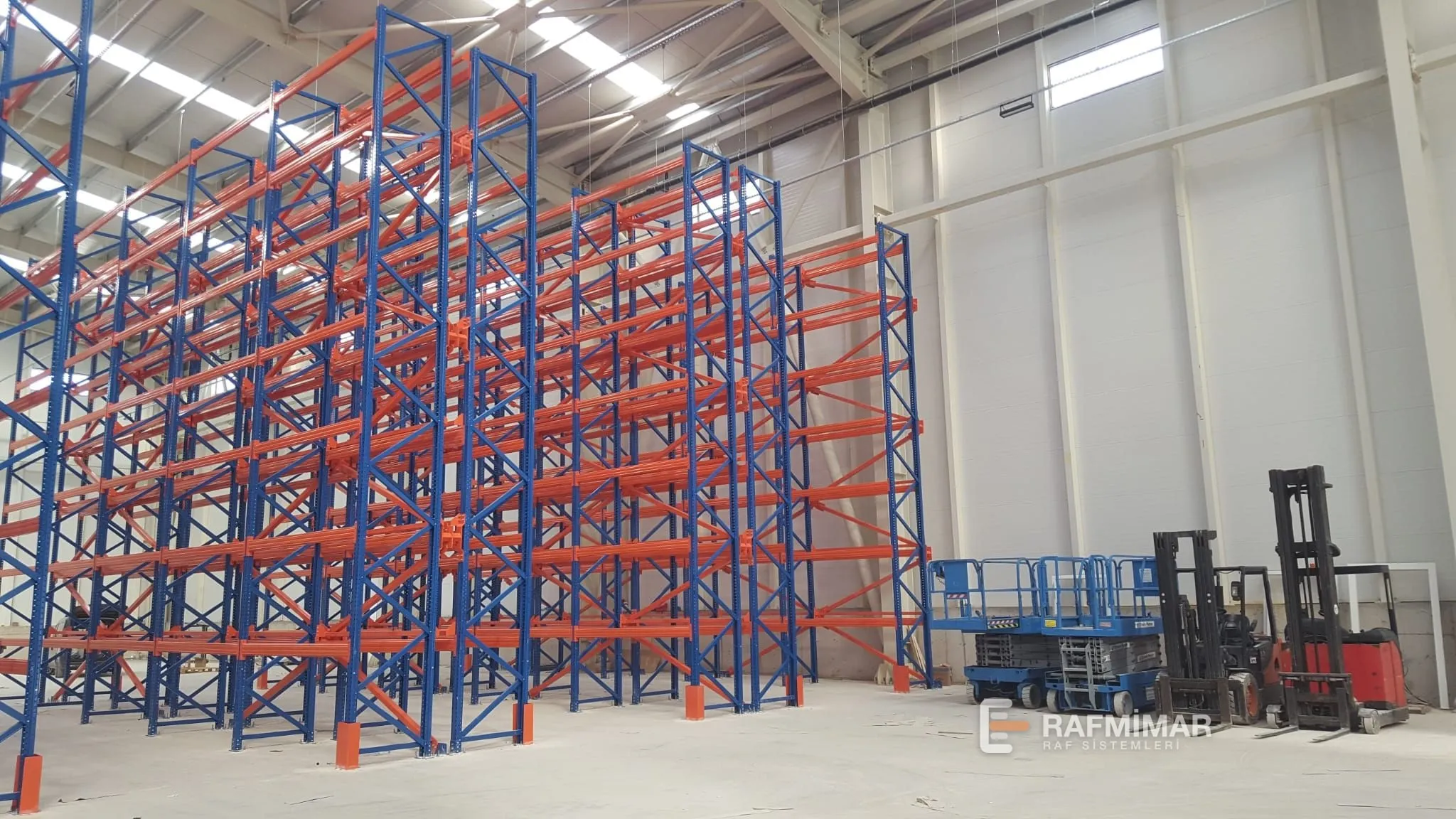 Fabrika deposu raf sistemleri