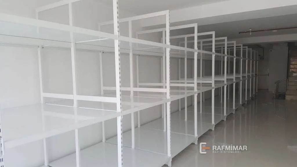 Kumaş deposu rafları ağır