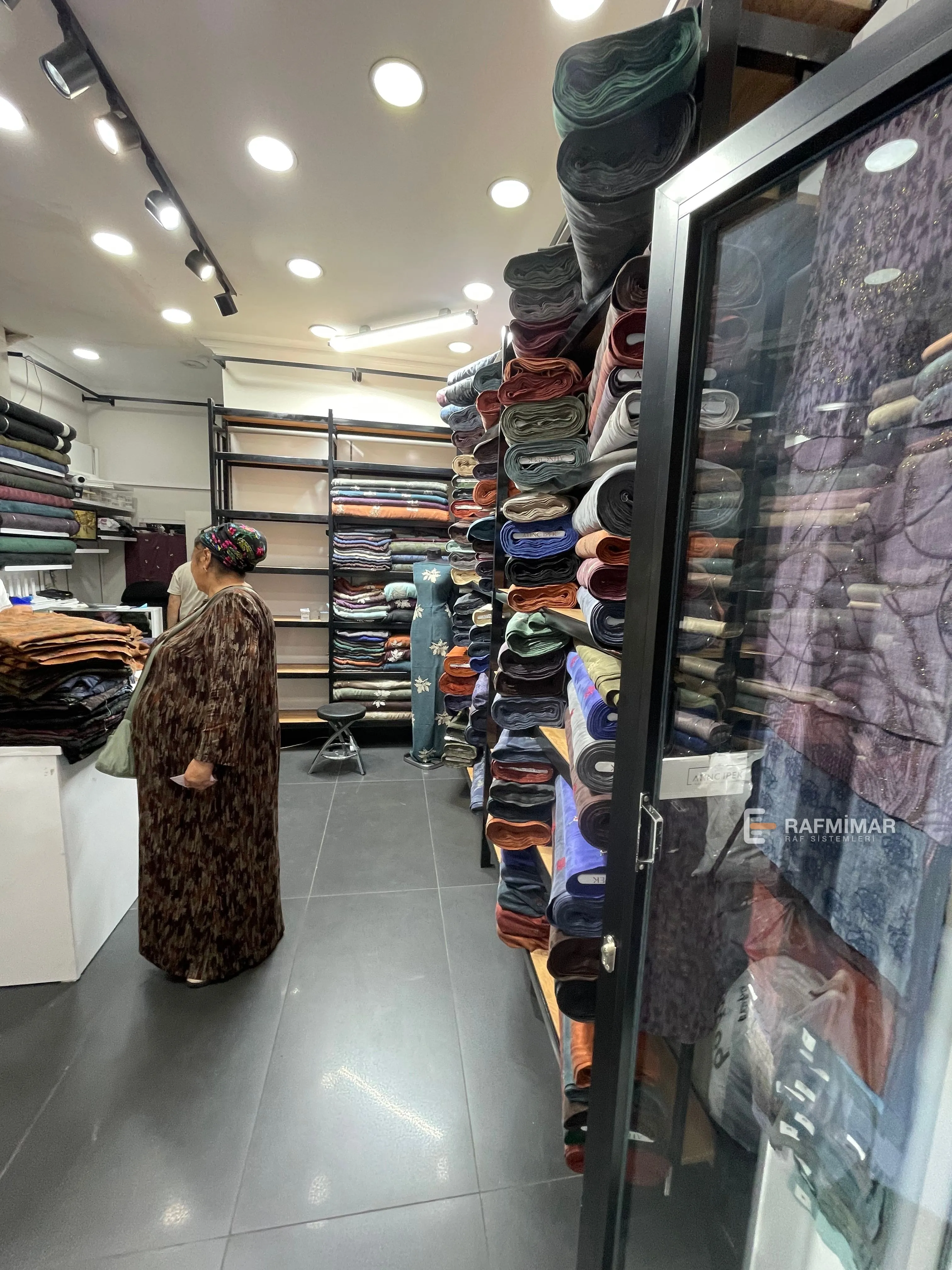 Kumaş mağazası iç teşhir düzeni