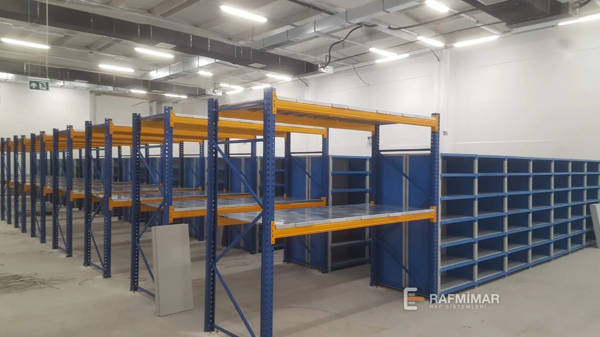 Paletli yük fabrika deposu rafı