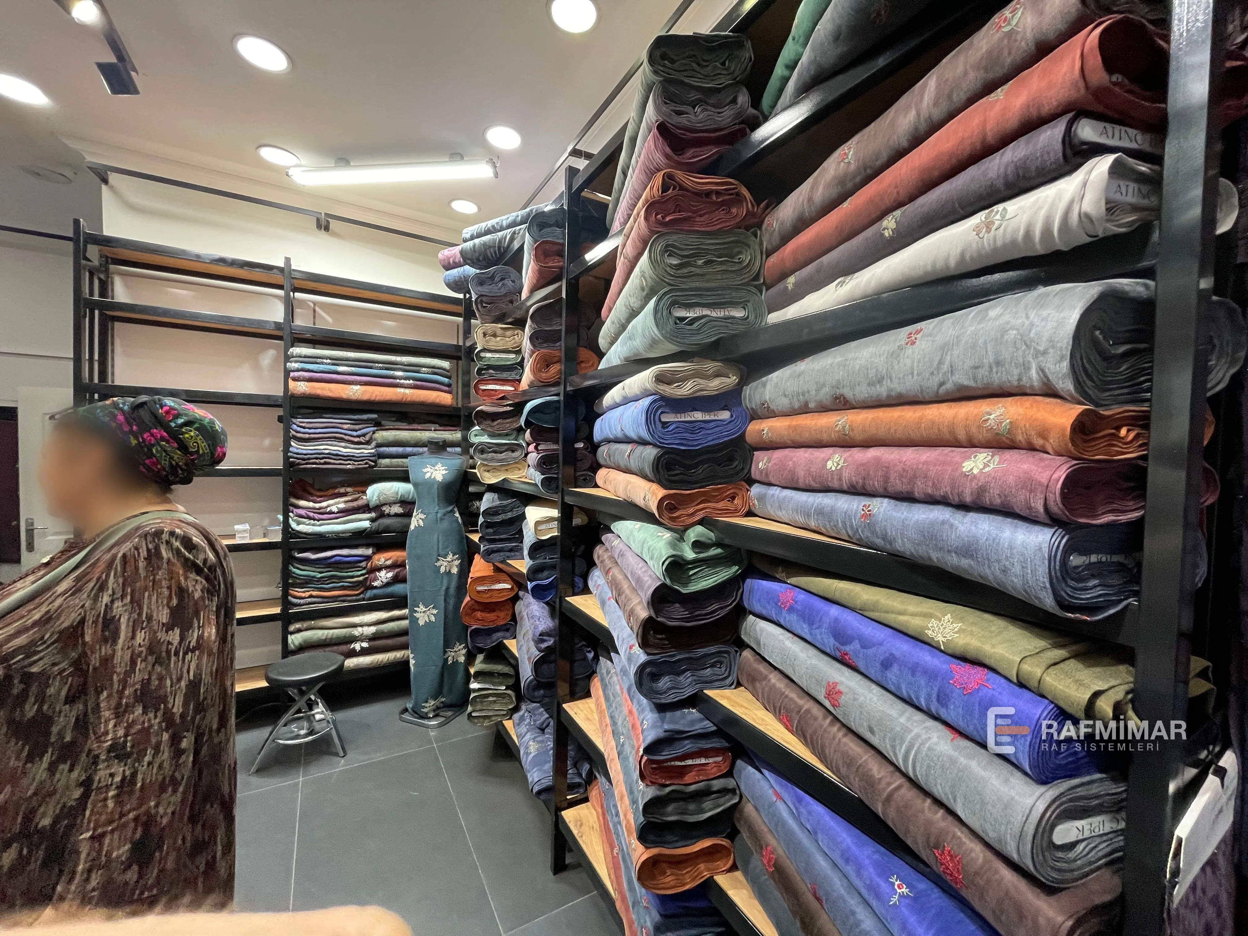 Rack sistem kumaş teşhir rafı