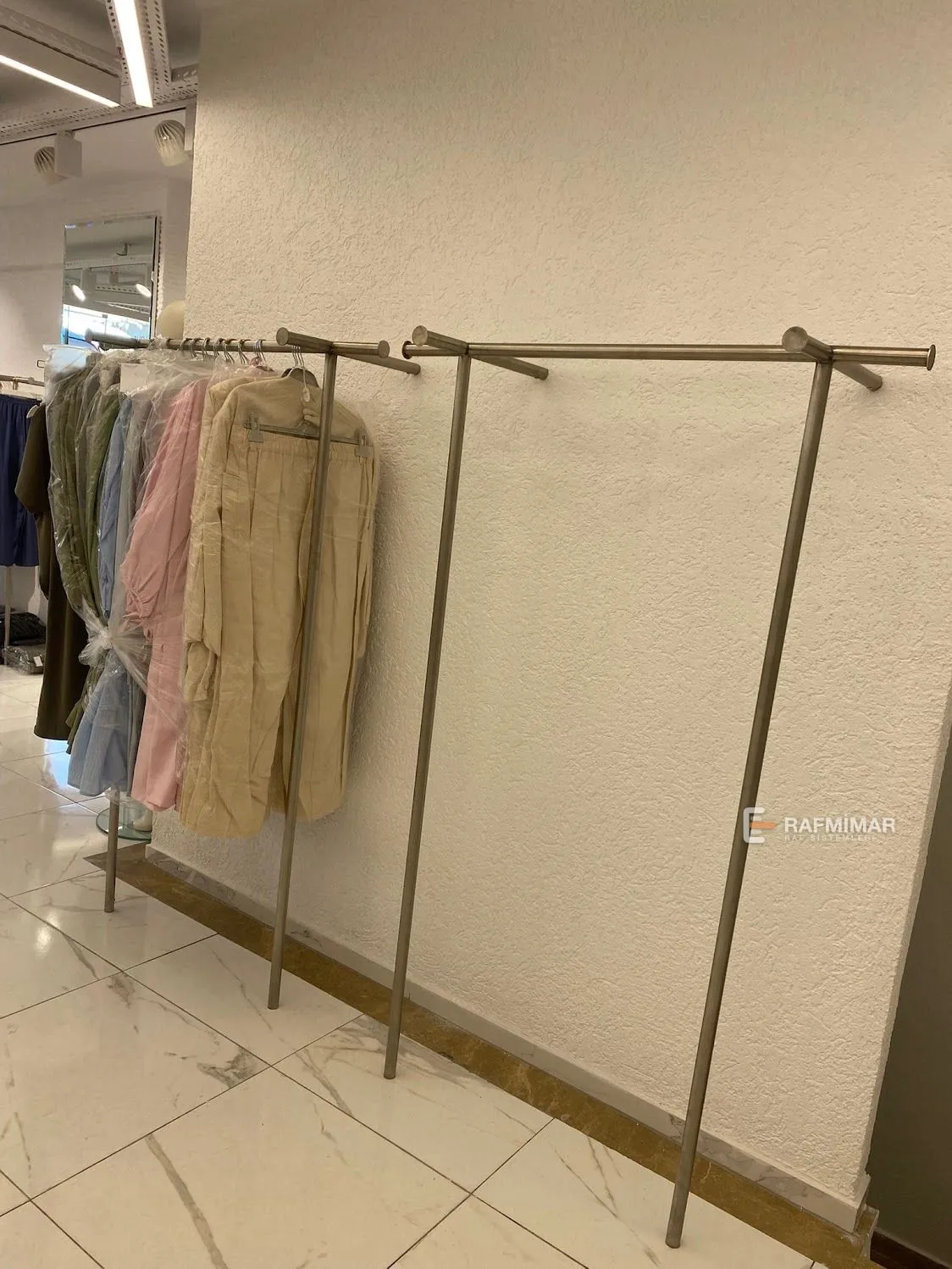 Zara model toptancı askılık stant